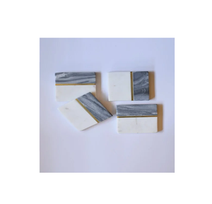 Dessous de verre en laiton et marbre Boissons artisanales Vin rond Sous-verres en marbre blanc et noir avec utilisation à la main - Product Image 1