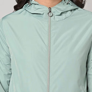 Chaqueta cortavientos deportiva transpirable personalizada para mujer, chaqueta cortavientos ligera e impermeable con cremallera - Product Image 4