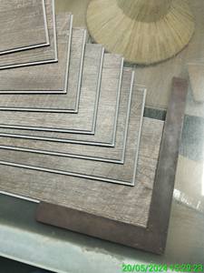 Plancher SPC 6mm fabriqué au Vietnam 20mil Plancher en vinyle imbriqué étanche IXPE pour garages à l'intérieur Conception graphique de 2mm d'épaisseur - Product Image 4