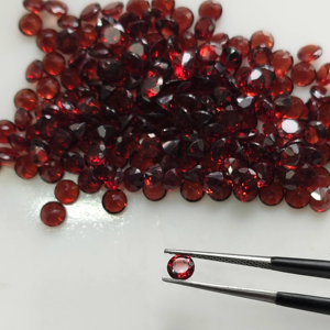 พลอยโกเมนแดงธรรมชาติ 4.25 มม. ทรงกลมเจียระไนแบบบริลเลียนท์ คุณภาพดีที่สุด สำหรับทำเครื่องประดับ - Product Image 1