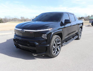 Vehículo Eléctrico Chevrolet Silverado EV RST 2024 Usado, Limpio, con Poco Kilometraje - Product Image 3