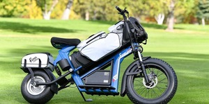 Véhicule électrique tout neuf Farways Flex-Finns pour parcours de golf, conçu pour accélérer et rendre le jeu plus amusant, disponible dès maintenant. - Product Image 2