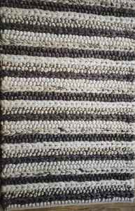 Alfombra de Lana Tejida a Mano, Alfombra Gruesa Trenzada Estilo Kilim |   Alfombra de Lana Texturizada en Beige Natural y Marrón |   Decoración Boho para el Hogar - Product Image 3