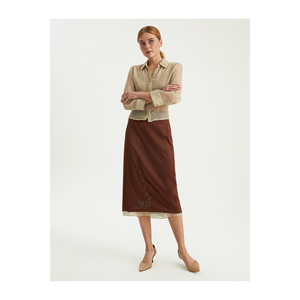 Falda de satén brillante con cuentas y cintura natural - Product Image 5