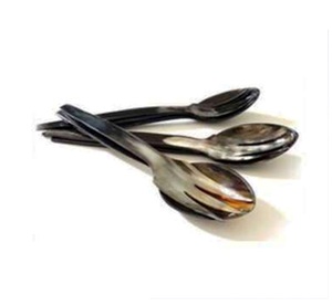 Ensemble de serveurs à salade en corne de buffle Mirha International Handicraft, bois naturel, 2 spatules, ustensiles durables faits à la main, taille S - Product Image 4