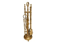 Ensemble de cheminée en laiton exclusif avec des tons métalliques brillants et des poignées classiques conçues pour l'excellence décorative et fonctionnelle