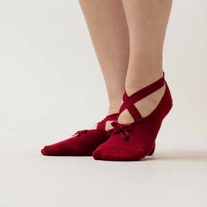 Chaussettes de Pilates antidérapantes, légères et confortables pour les séances quotidiennes de yoga et de ballet, personnalisables en longueur et en couleur. - Product Image 2