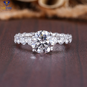 Lab-Stone 4,68 TDW Diamante de corte redondo Anillo de oro blanco Elegancia atemporal Color - Product Image 1