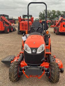 Tractores KUBOTA BX2380: cortacésped de acabado de montaje medio con pasador de menos de 40 HP - Product Image 3