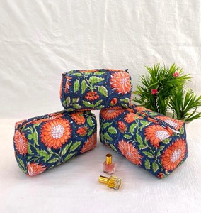 Floral Print Quilted Cotton Vintage Case <b>for</b> Bag Set Eco-Friendly Large Travel Cosmetic Pouches Zipper Waterproof <b>Makeup</b> - Product Image 2