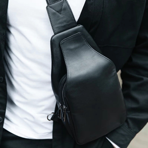 Bolso de pecho moderno para hombre, adecuado para uso diario y personalizable. - Product Image 4