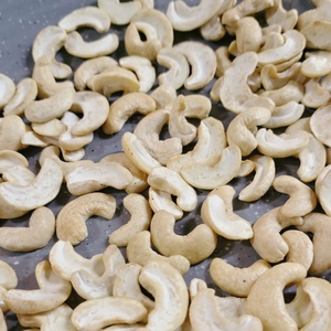 Fournisseur de confiance du Vietnam noix de cajou cassées WS Kaju Badam noix en vrac bon marché amandes SANTIGO - Product Image 1