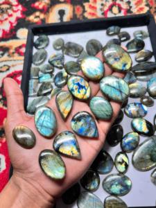 Vente en gros de haute qualité AAA 5A Multifire Quartz Labradorite Spectrolite Cabochon de pierres précieuses bleues en vrac Mélange de pierres naturelles - Product Image 2