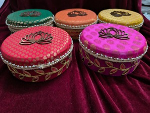 Caja de dulces indios de 250, 500 gramos, regalo de Mithai Laddoo para bodas Holi, favores de inauguración de la casa de Diwali, contenedor decorativo de acero a granel - Product Image 2