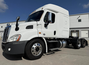 Camión de Carga Usado 2022 2021 Freightliner Cascadia 113 con Cabina Dormitorio, Techo Medio de 60 Pulgadas, Automático, en Venta - Product Image 3