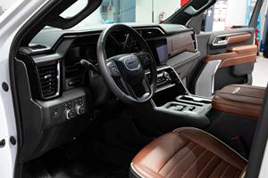 2024 Bajo kilometraje Transmisión automática Asientos de cuero Sin accidentes y listo para enviar - Product Image 5