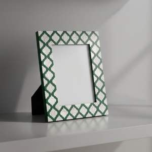 Marco de Fotos Personalizable de Nácar con Diseño de Lujo Hecho a Mano, Opción de Logotipo Personalizado para una Elegante Decoración de Pared del Hogar - Product Image 3