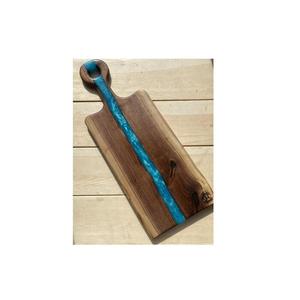 Tabla de cortar de resina hecha de base de madera dura duradera con mezcla de Río de resina hecha a mano para cortar y servir queso a diario - Product Image 4