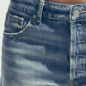 Pantalones cortos de mezclilla de diseño personalizado para mujer, estilo recto a la moda, botón orientado a la exportación, informal, diseño lavado, pantalón, cintura, dobladillo crudo - Product Image 4