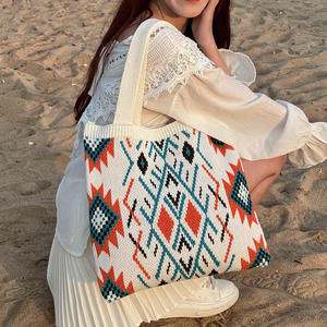 Bolso de Mano Tejido a Crochet de Estilo Étnico para Mujer - Patrón Geométrico para Salidas de Verano a la Moda - Product Image 4