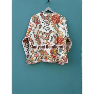 Vestes Kantha en coton indien imprimé à la main vestes d'hiver en pur coton à imprimé floral pour femmes vestes matelassées à bas prix - Product Image 4