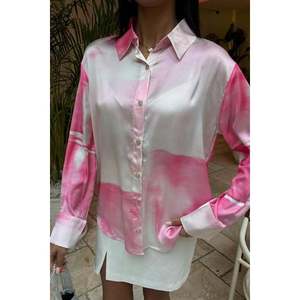 เสื้อเชิ้ตผ้าซาตินไล่เฉดสีชมพูลำลอง 3439 - Product Image 1