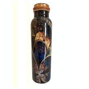 Bouteille d'eau en cuivre de conception martelée Ayurveda Bienfaits pour la santé Bouteilles en cuivre pour eau potable - Product Image 2