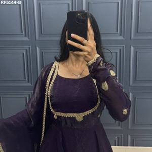 ชุดเดรสผ้ากำมะหยี่สีเงางามสุดพิเศษชุดเดรสผ้าไหมปักลายสำหรับผู้หญิงความยาวถึงพื้นขนาด54นิ้ว - Product Image 5