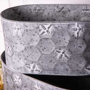 Maceta galvanizada diseñada para composiciones de follaje exuberante que ofrece un rendimiento seguro debido a la superficie de aleación endurecida - Product Image 5