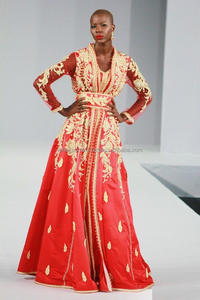 Kaftan rouge deux pièces au look luxueux pour femmes africaines avec broderie dorée, dentelle et perles - Product Image 1