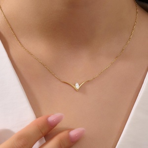 Pendentif minimaliste personnalisable en argent sterling 925 plaqué or 14 carats, forme en V, diamant taille marquise, CZ, fait main, bricolage - Product Image 3