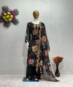 Fabuloso Crape/Creepe Silk/Algodón/Lino Yukata Party Wear con lujoso trabajo de piedra y detalles Zari - Product Image 3