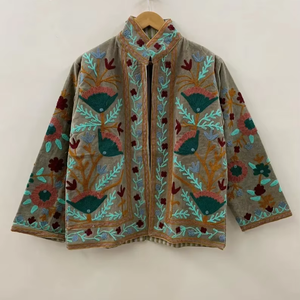Veste courte en velours brodé à la main Suzani Veste en velours doux Vêtements pour femmes Manteau pour femmes - Product Image 1