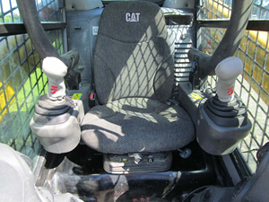 Chargeuse sur pneus diesel de 3 tonnes, modèle 262D3 289D, avec godet frontal et couple de levage élevé, pour travaux de construction et utilisation agricole. - Product Image 3