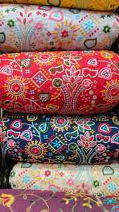 Tissu brodé tissé intemporel et élégant, 100 % coton anti-boulochage, sur mesure pour robes et vêtements féminins - Product Image 4