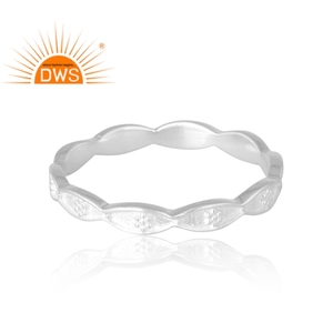 Nuevo diseño elegante Anillo de banda de plata esterlina 925 para mujer Joyería de diseño personalizado para mujer Regalo para ella. - Product Image 4