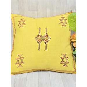 Housse de coussin marocaine faite à la main, coussin traditionnel berbère, coussin décoratif bohème pour canapé, coussin en coton pour la décoration de la maison - Product Image 1