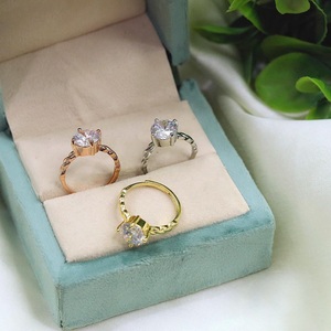 Anillo elegante ajustable de Kundan Real chapado en oro de alta calidad para función y colección de ropa de boda para mujer - Product Image 2
