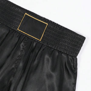 Pantalones cortos de boxeo personalizados para hombres, material transpirable OEM para entrenar combates y peleas con marca de etiqueta privada - Product Image 4
