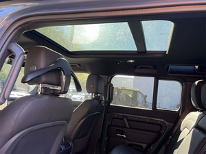 Land Rover Defender 110 P400 X-Dynamic SE Automatique AWD Super Blue 2024 avec jantes en alliage R18 foncées, toit ouvrant, démarrage à distance et intérieur en cuir (occasion) - Product Image 6