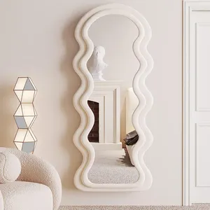 مرآة عصرية من الفلانيل لغرف النوم بإطار مخملي مموج وطول كامل لتزيين الجدران بالمنزل وغرف النوم