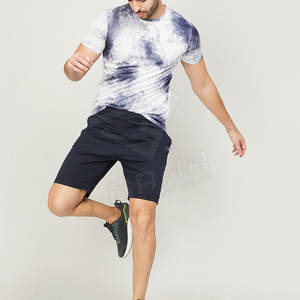 เสื้อยืดแขนสั้นผ้าโพลีเอสเตอร์สำหรับผู้ชายชุดกีฬาฤดูร้อนพิมพ์โลโก้แบบเรียบ - Product Image 3