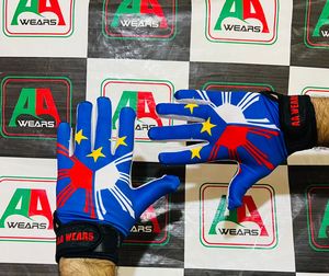 Gants de football durables pour hommes et femmes, adhérence améliorée, légers et confortables, parfaits pour l'entraînement et les performances de match. - Product Image 5