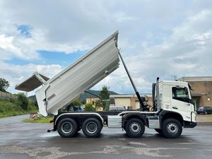 Camión de volteo Volvo FMX 460 8x4 Euro6e Mix MTP con motor diésel de combustión interna de 338 kW (460 HP), capacidad de carga de 41-50 toneladas, 25-30 toneladas de capacidad de carga útil. - Product Image 6