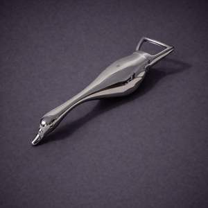 Abridor de Botellas de Acero Inoxidable con Diseño de Delfín, Elegante y Moderno, Agarre Suave, Acabado Pulido Duradero, Ideal para el Hogar, Bar y Regalos - Product Image 1