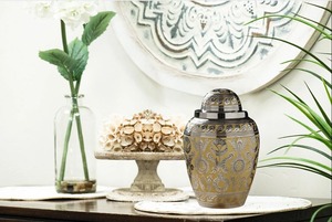 Urna de diseño antiguo para cenizas humanas Urna de cremación de Estilo Vintage para adultos Diseño elegante y clásico a precios asequibles - Product Image 4