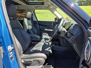 Voiture d'occasion en bon état, <span class=keywords><strong>MINI</strong></span> <span class=keywords><strong>Countryman</strong></span> <span class=keywords><strong>COOPER</strong></span> <span class=keywords><strong>Cooper</strong></span> 1.5PT Hatchback 2021, livraison mondiale - Product Image 2