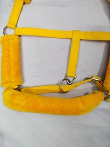 Adeefa Enterprises - Cabestro para Caballo Amarillo Acolchado de Alta Calidad con Forro de Lana y Cinturón Ajustable de Nailon - Product Image 2