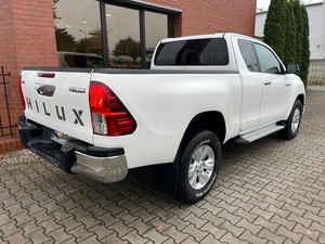 2020 para Toyota Hilux, vehículo usado con asientos de cuero y dirección izquierda - Product Image 3