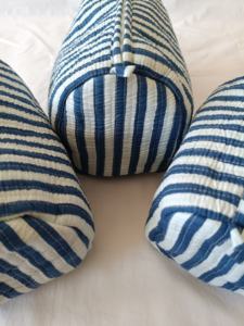 Medium <b>Quilted</b> Cotton <b>Makeup</b> <b>Bag</b> Floral Pattern Travel Cosmetic Carry Pouch Zipper Manufacturer Wholesaler Cosmetic Case - Product Image 6